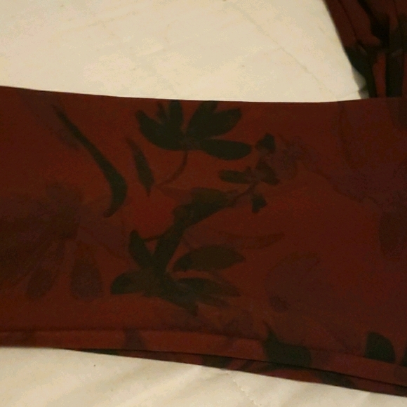 Red and black foliage patterned dress pants - Picture 2 of 3